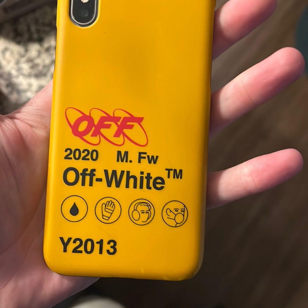 iPhone X 256 gb. Off white fw20 case.